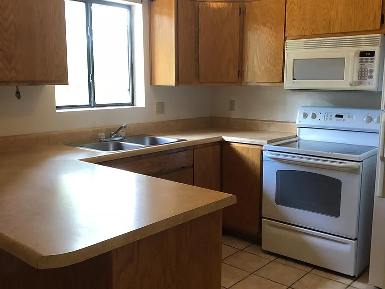 136 E Paseo Del Rio #2 — Photo 4