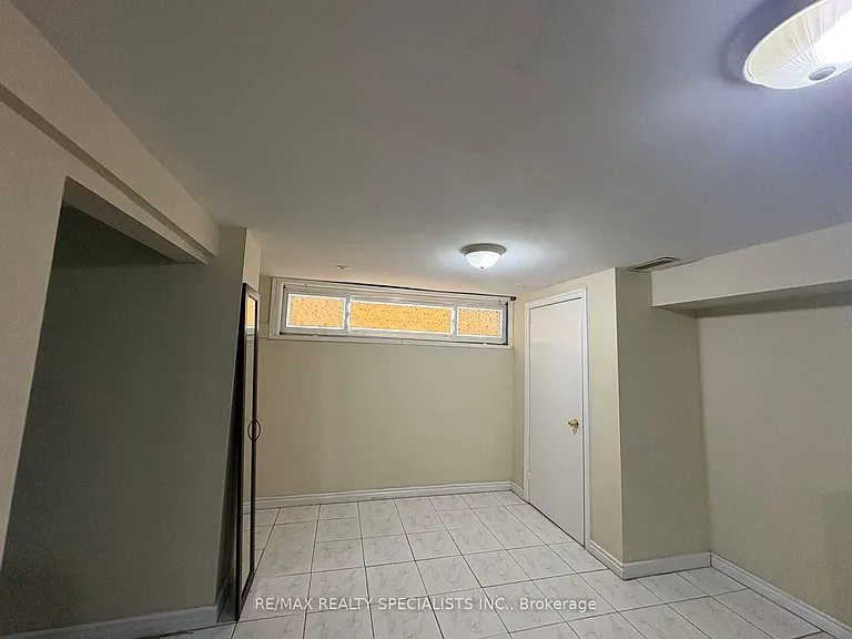 25 Aloma Cres #LOWER — Photo 7