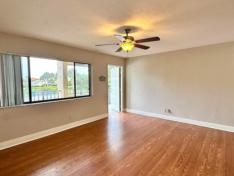 1632 Meadows Cir W — Photo 8