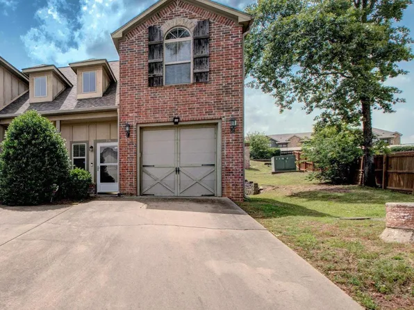 106 Venezia Ln, Maumelle, AR 72113