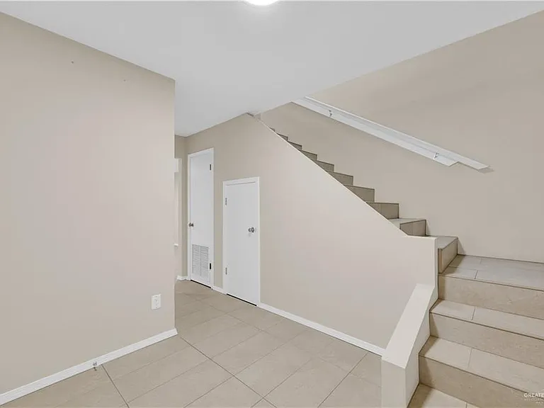 3121 S Casa Linda St — Photo 3