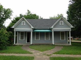 502 E Calvert St, Troup, TX 75789