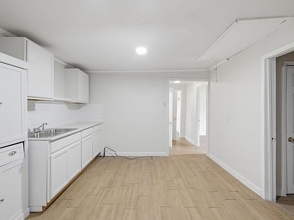 5th image of 412 Owens St