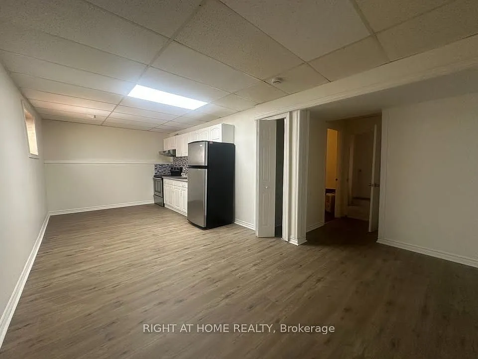 4 bed, $1,500 — Photo 2