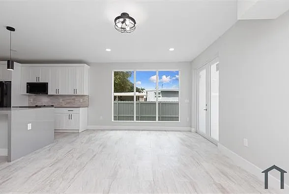 4 bed, 1896 sqft, $4,000 — Photo 4
