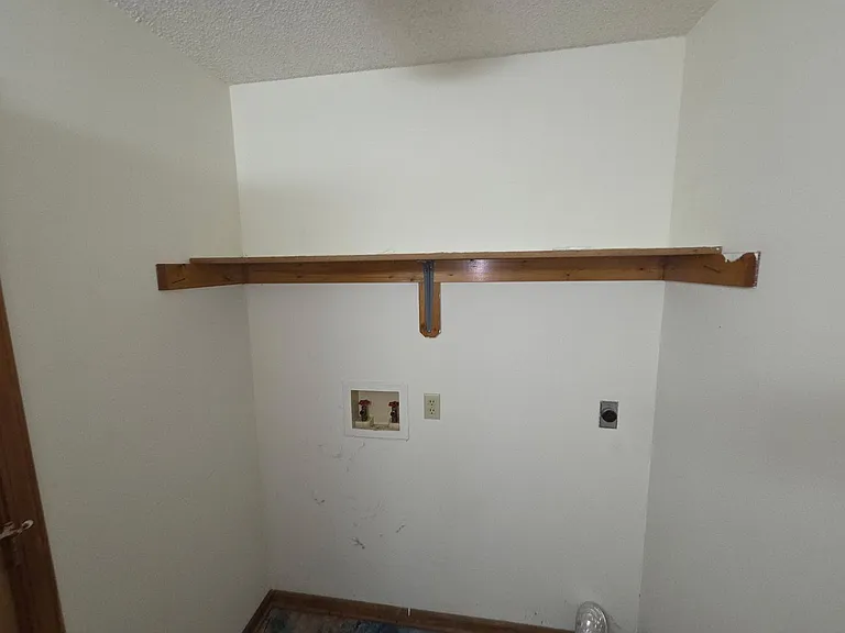 313 E North St — Photo 9