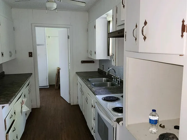 208 Southview Dr — Photo 7