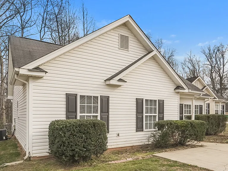6614 Hampton Way Dr — Photo 3