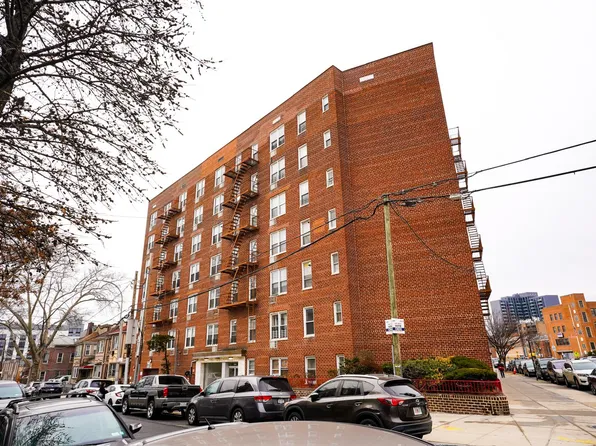 51-33 Goldsmith Street image 1 of 8