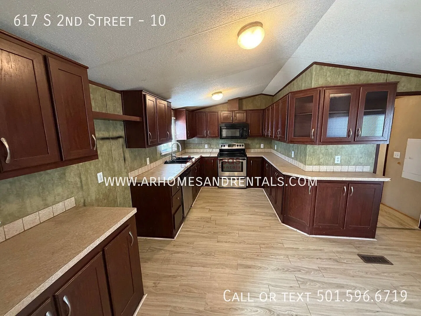 1/2 Off First Month's Rent! ~ 617 S 2nd St. Unit 10 ~ 3 Bedrooms | 2 Bathrooms — Photo 4