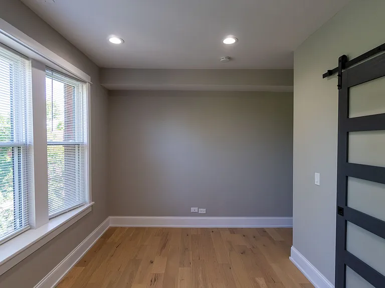 Pf Arg 5400 N. Paulina — Photo 19
