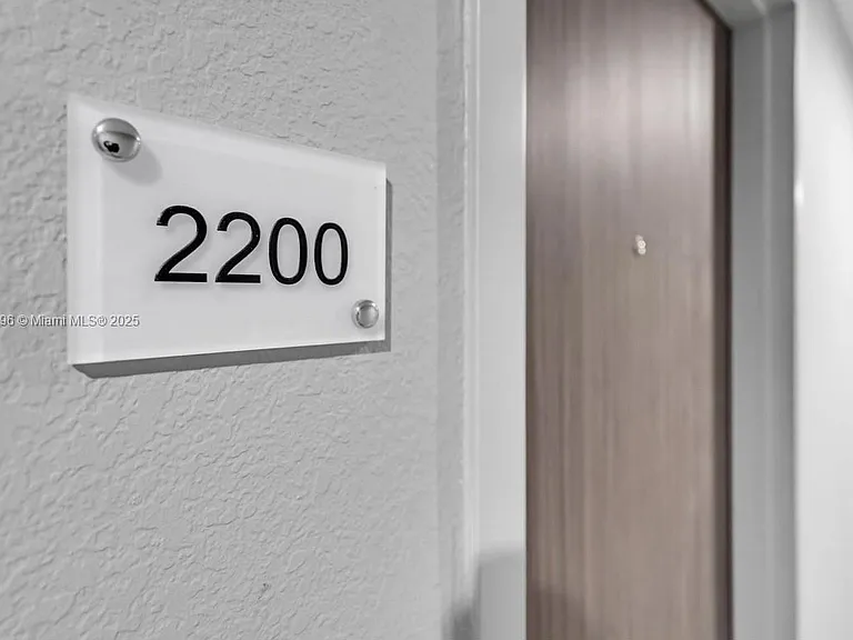 2555 Collins Ave #2200 — Photo 11