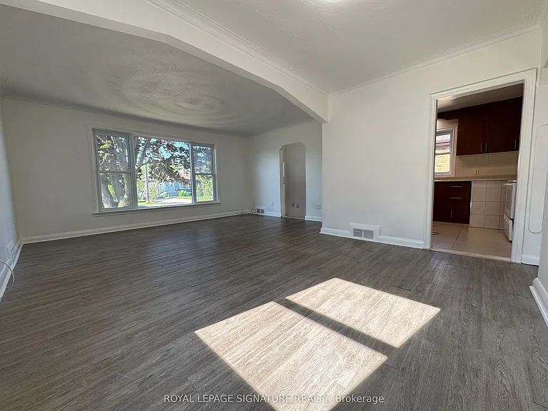 130 Budea Cres #MAIN FL — Photo 4