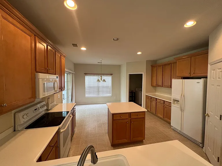 212 Summer Rain Ct — Photo 9