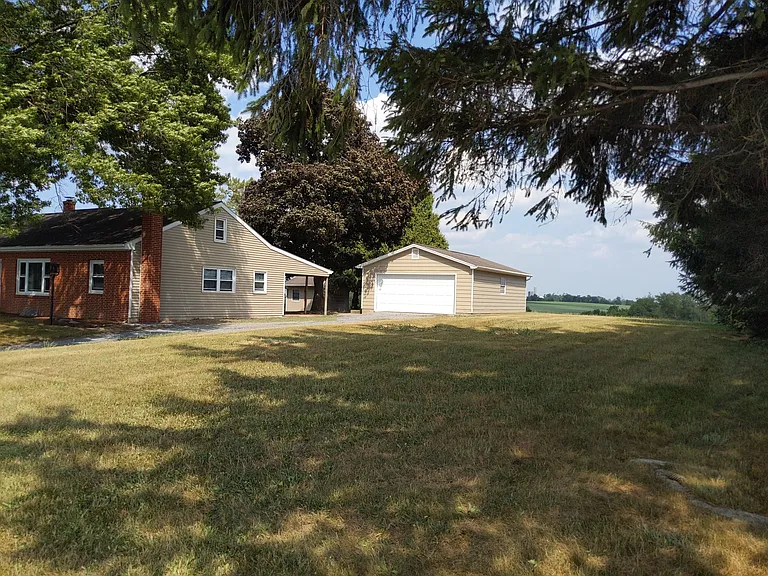 903 Breneman Rd — Photo 3