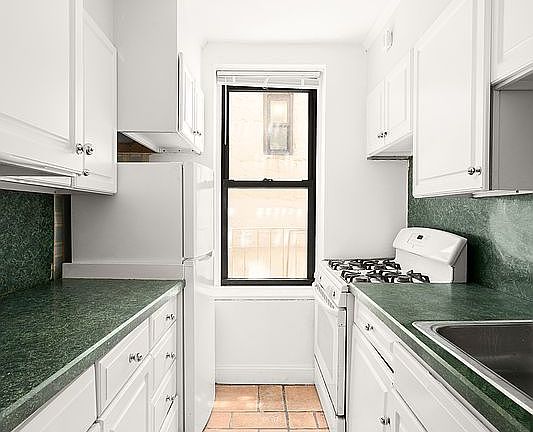 4th image of 305 E 72nd St APT 5GN