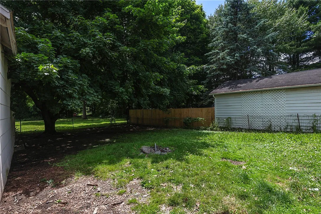 3 bed, 1.5 bath, 1314 sqft, $1,250 — Photo 4