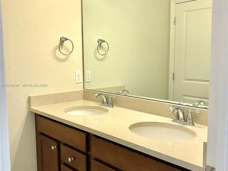 4984 Greenway Dr — Photo 30