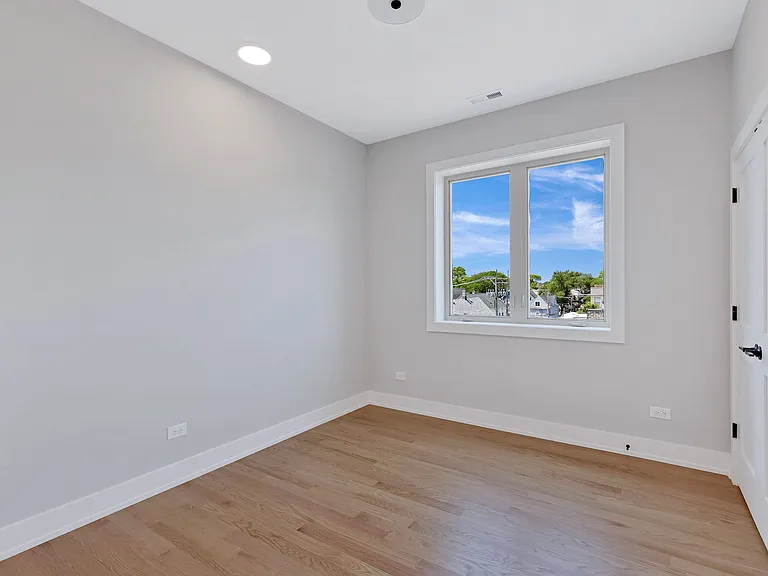 3545 W Belmont Ave #2 — Photo 11