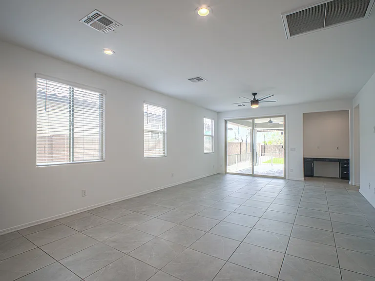 1793 N Westfall Ln — Photo 12