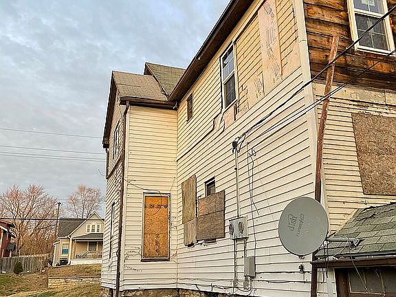 3rd image of 2229 Wood Ave