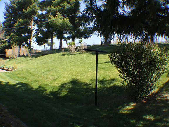 3rd image of 242 Oak Dr