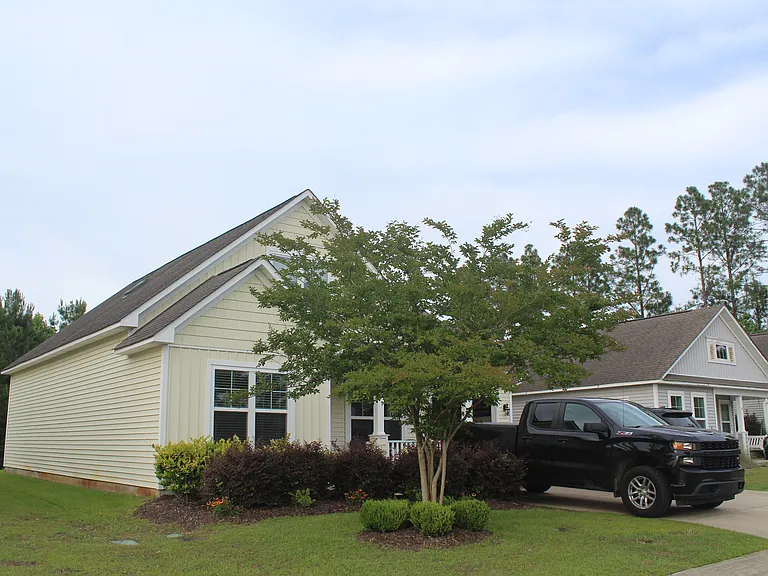 111 Glasgow Dr — Photo 2