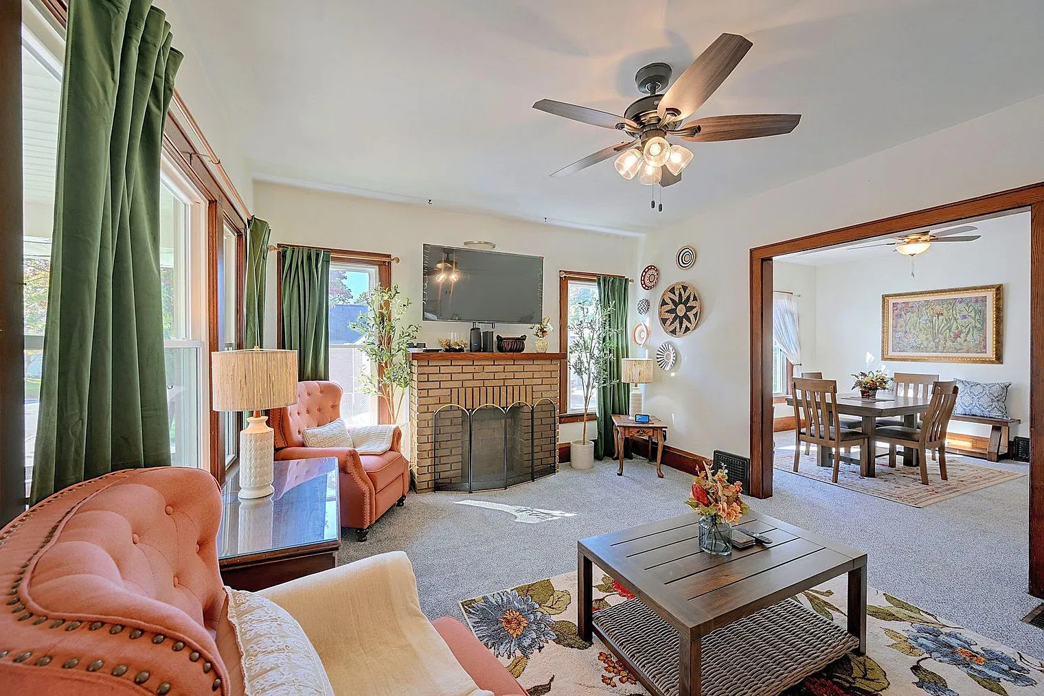 3 bed, 1.0 bath, 1291 sqft, $2,856 — Photo 2