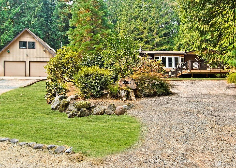 What a combination! Nearly 1 acre with a 1620 SF 1984 Marlette home, plus a 2 car garage, workshop and 512 SF upstairs bonus room.