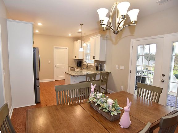 5th image of 202 Roscoe Dr