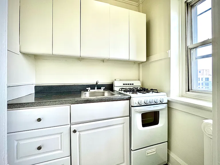 Marshall Hall Apartments — Photo 10