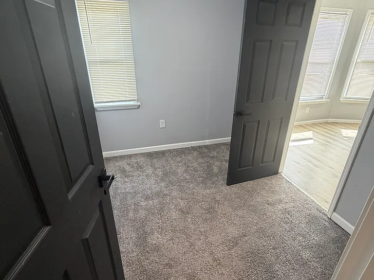 8631 Beaubien St #8 — Photo 11