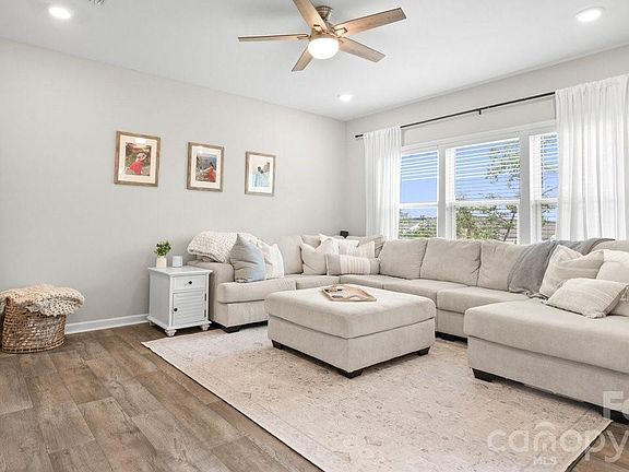 4th image of 229 Batten Ridge Dr