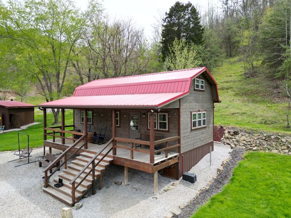553 Straight Creek Rd, Munday, WV 26152