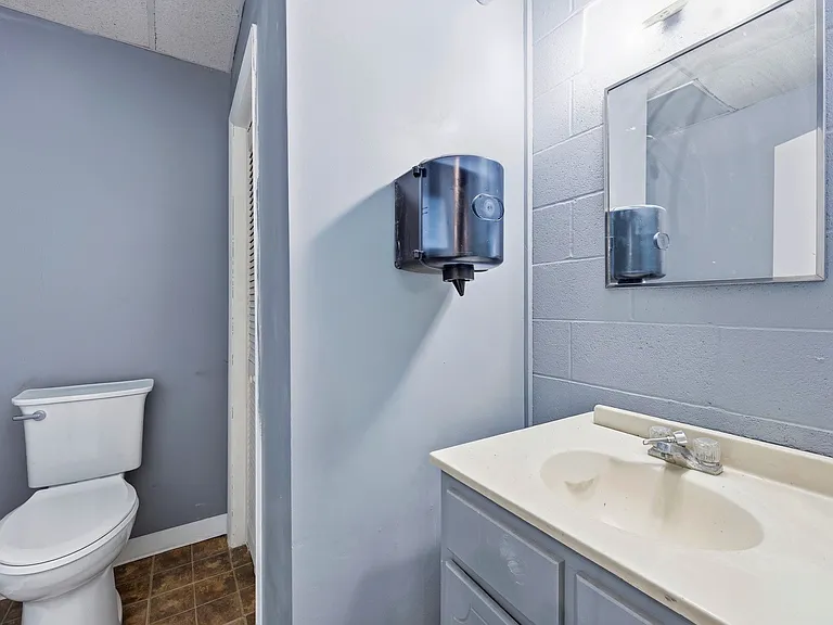 306 Orlando Ave — Photo 19
