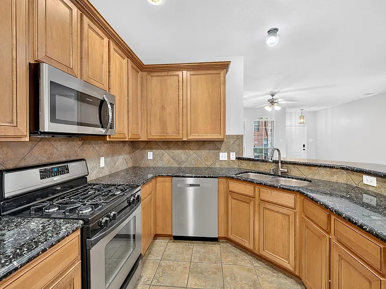 6837 Livorno Ln — Photo 18