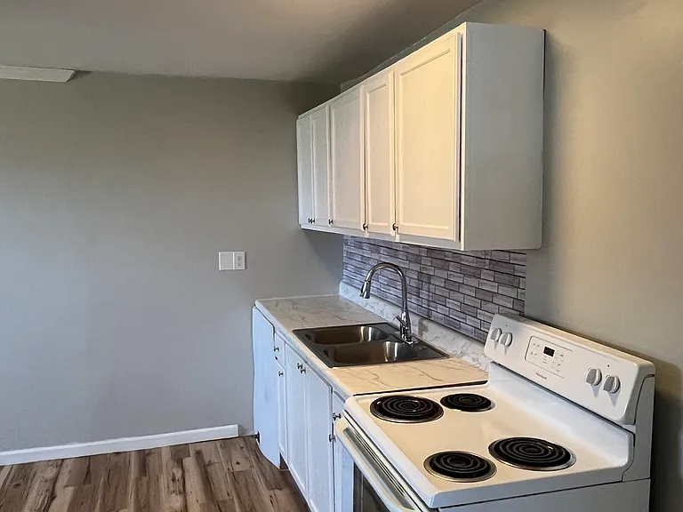 2220 Memorial Pkwy NW #A6 — Photo 2