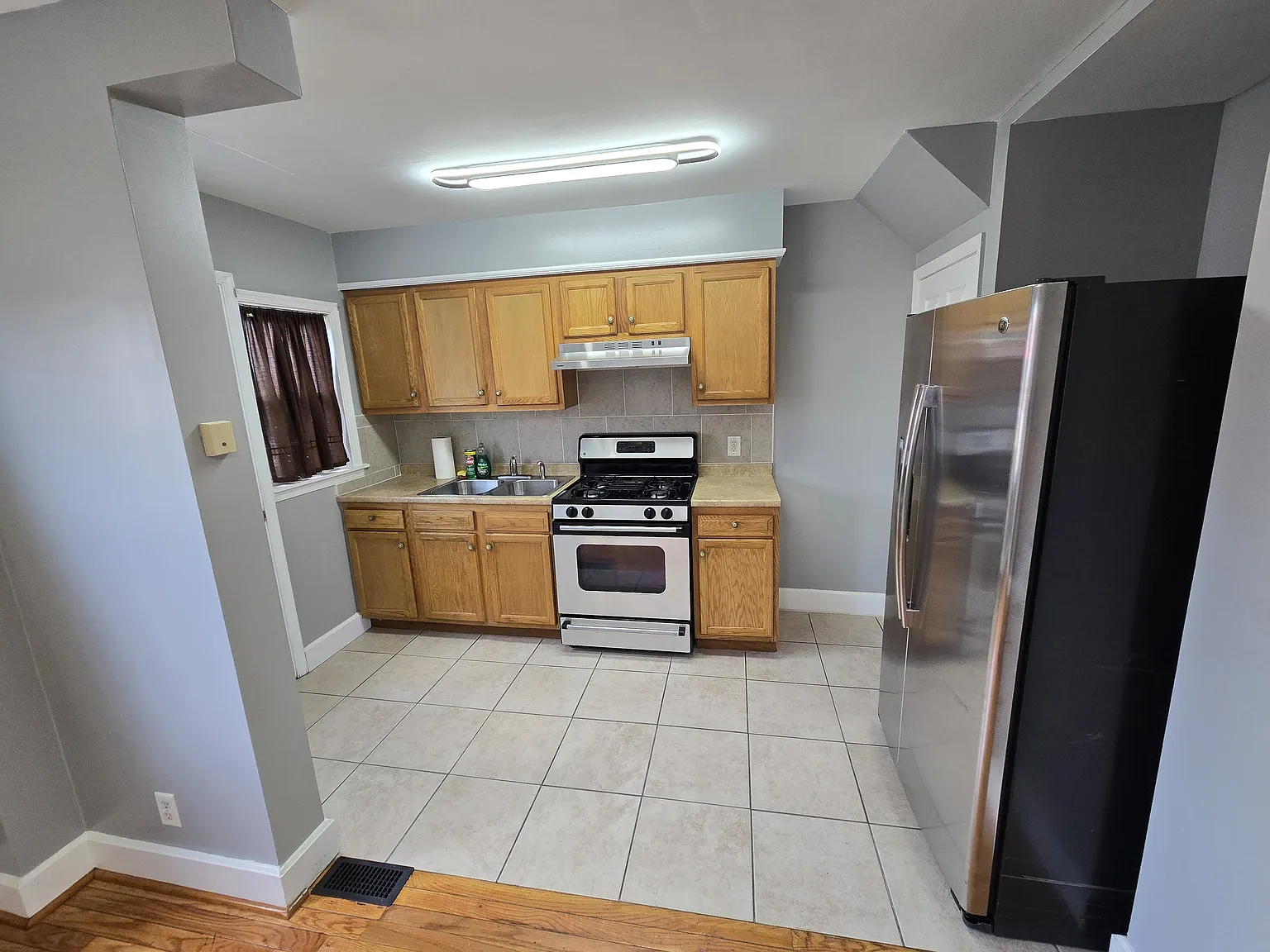 3 bed, 1.5 bath, 1200 sqft, $2,000 — Photo 4