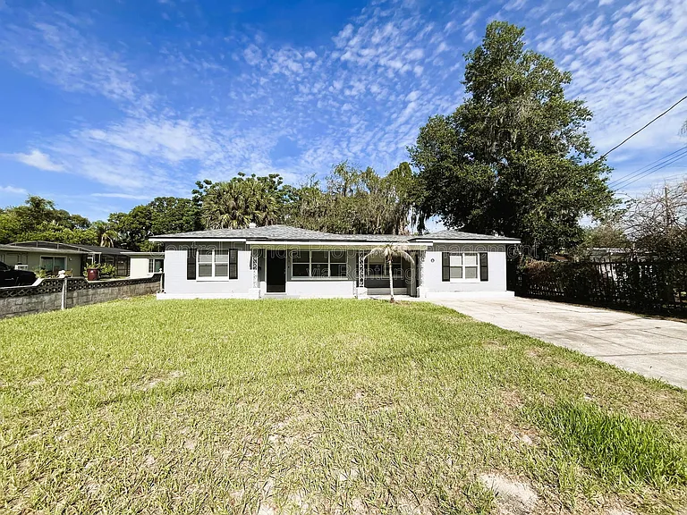 1510 Altaloma Ave #B — Photo 2