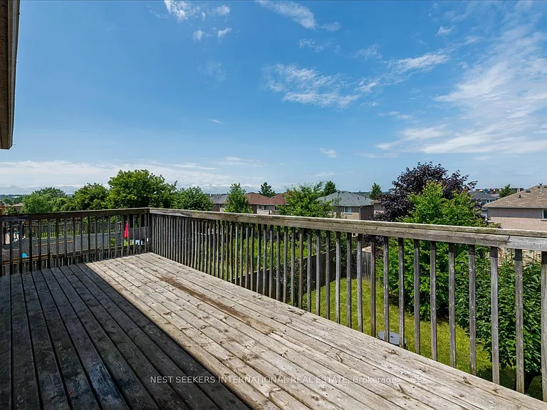 116 Courtney Cres #UPPER LEVEL — Photo 13