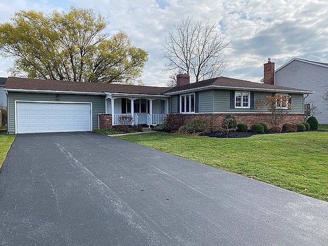 1st image of 207 Oakbrook Dr