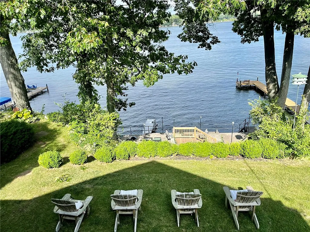 4 bed, 2.0 bath, 1716 sqft, $3,800 — Photo 3
