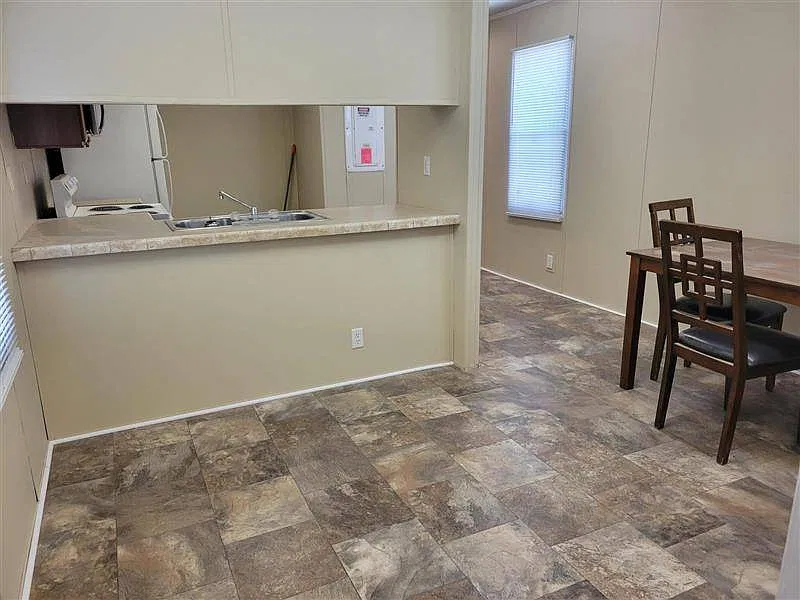 15301 W US Highway 54 — Photo 3