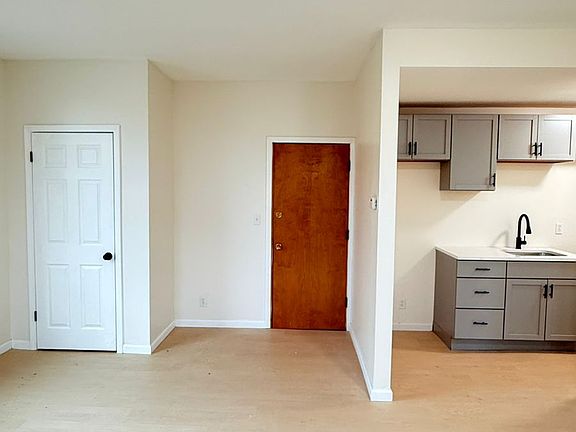 4th image of 653 W Onondaga St APT 1
