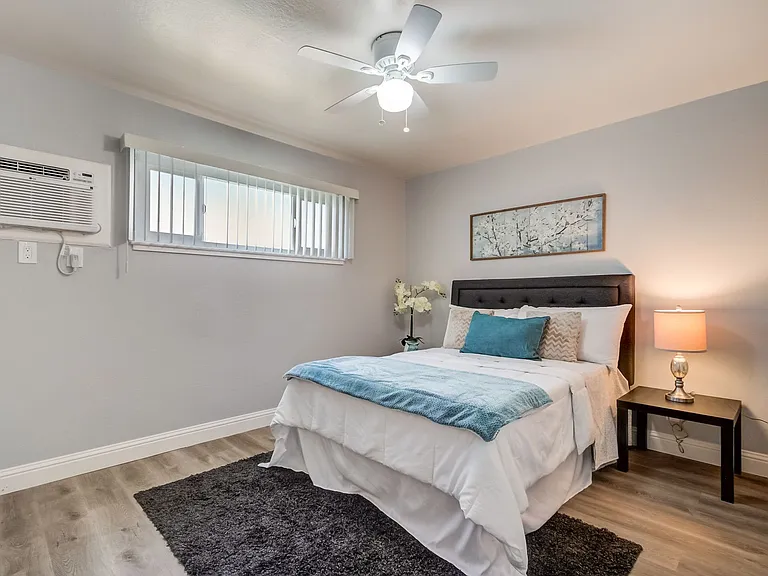 Sunset Crossings Apartments — Photo 11