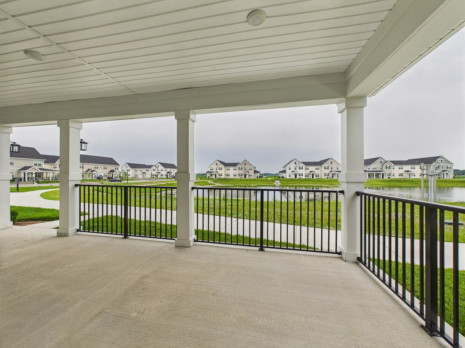 3 bed, 1420 sqft, $2,919 — Photo 2