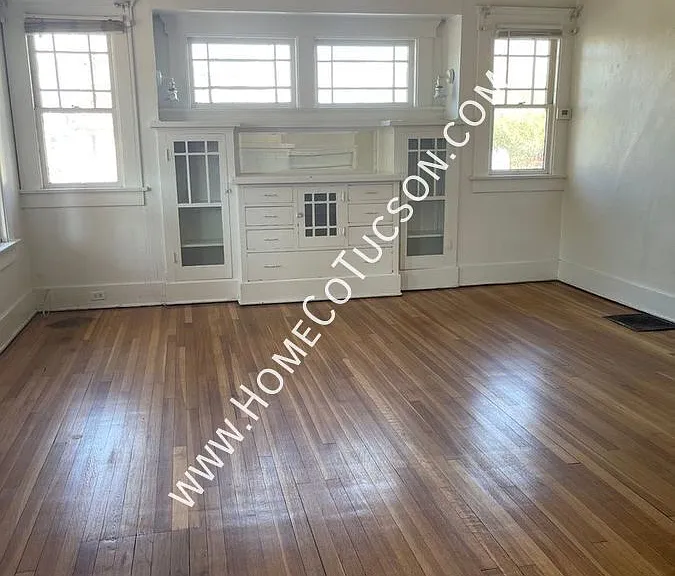 222 E 4th St — Photo 3