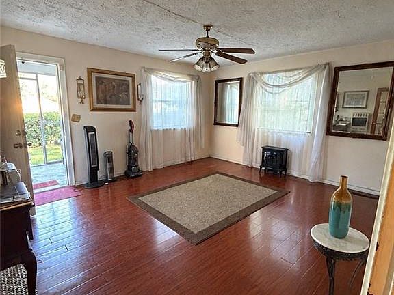 15th image of 216 Kendrick Ave