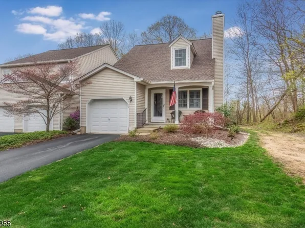 72 Carriage Ln, Newton Town, NJ 07871
