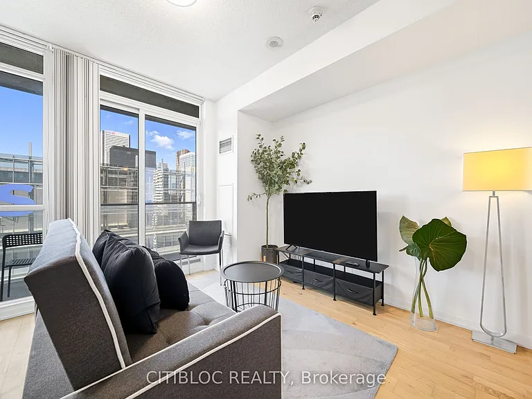 65 Bremner Blvd #4007 — Photo 7